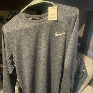 Mens new dri fit nike long sleeve tshirt. NWT.